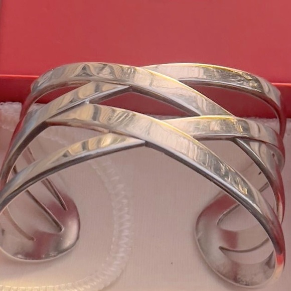 James Avery Retired cuff bracelet - Picture 2 of 10